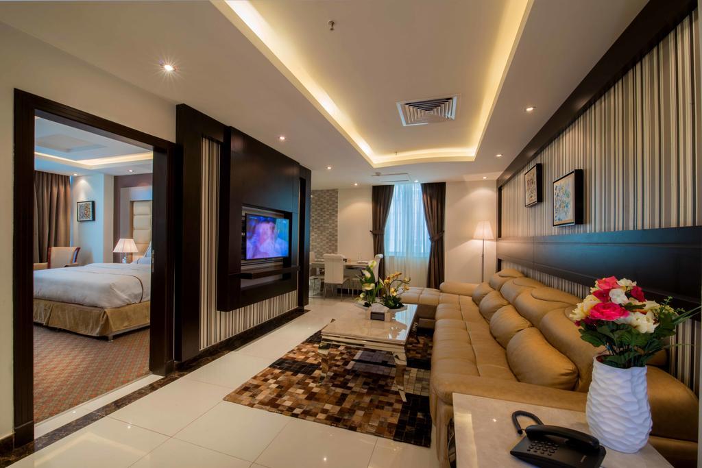 Al Yamama Palace Hotel Suites ริยาดห์ ภายนอก รูปภาพ