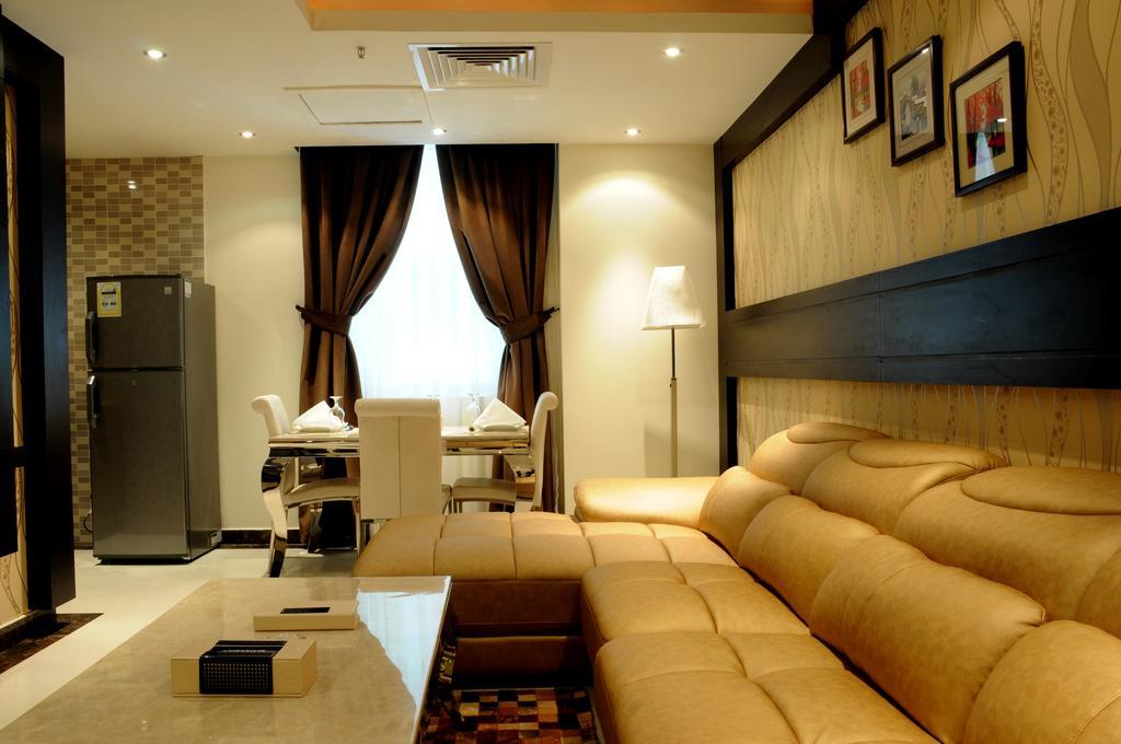 Al Yamama Palace Hotel Suites ริยาดห์ ภายนอก รูปภาพ