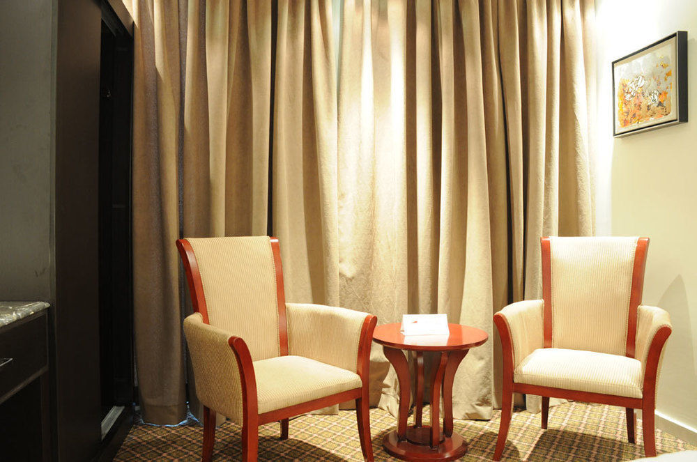 Al Yamama Palace Hotel Suites ริยาดห์ ภายนอก รูปภาพ